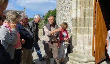 photo visite groupe église de Morieux