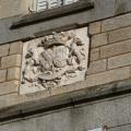 Blason sur l'entrée Ouest du château