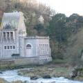 L'usine hydro-électrique et sa cheminée d'équilibre