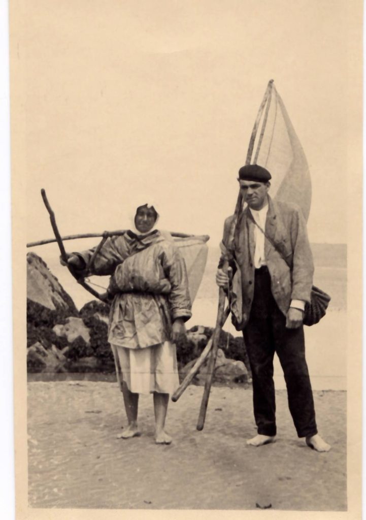 Deux pécheurs tenant leur filets, Lermot.